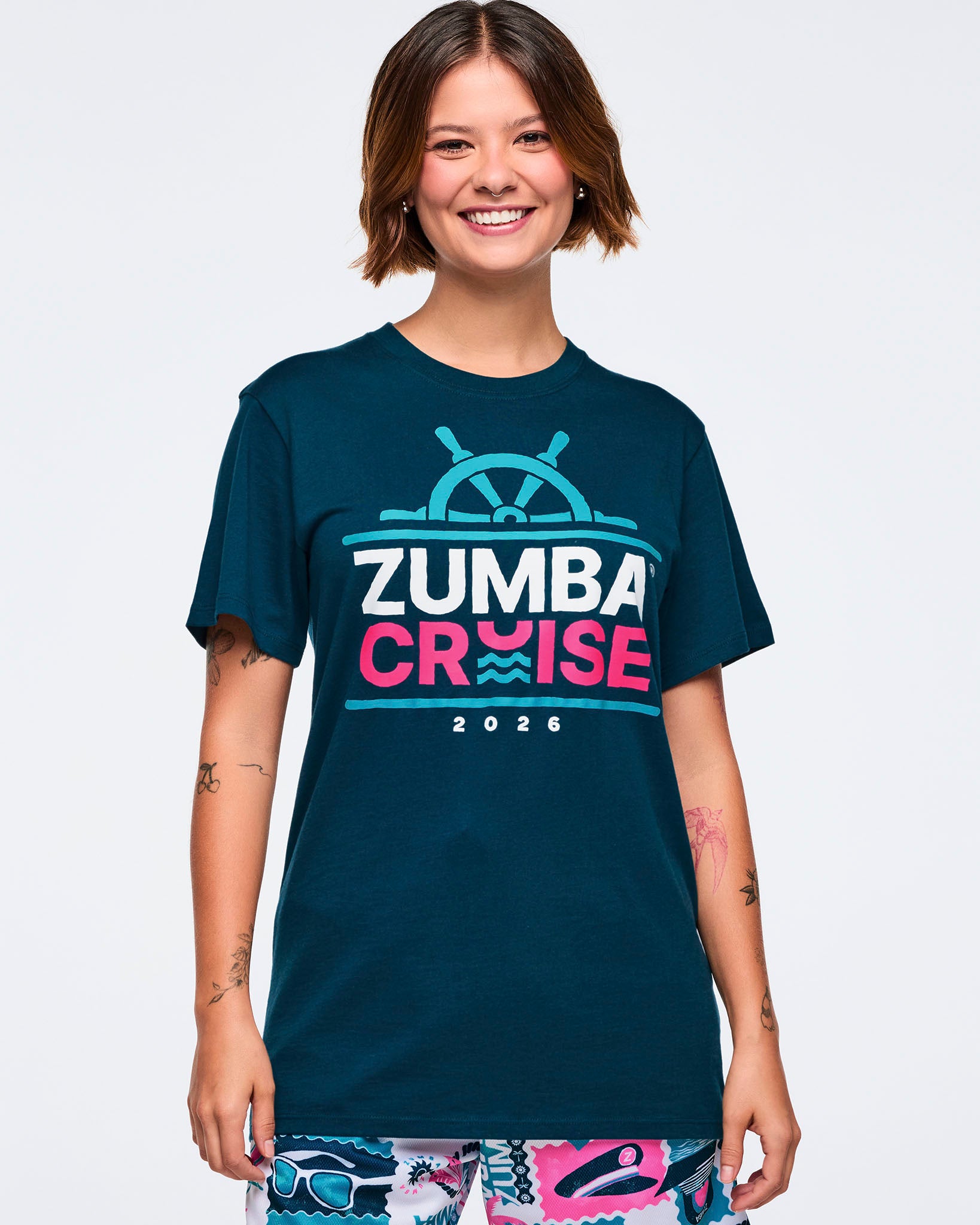 Zumba Cruise ユニセックス 半袖シャツ Mサイズ Zumba Cruise Unisex Tee - Eclipse – Zumba Wear | STRONG iD