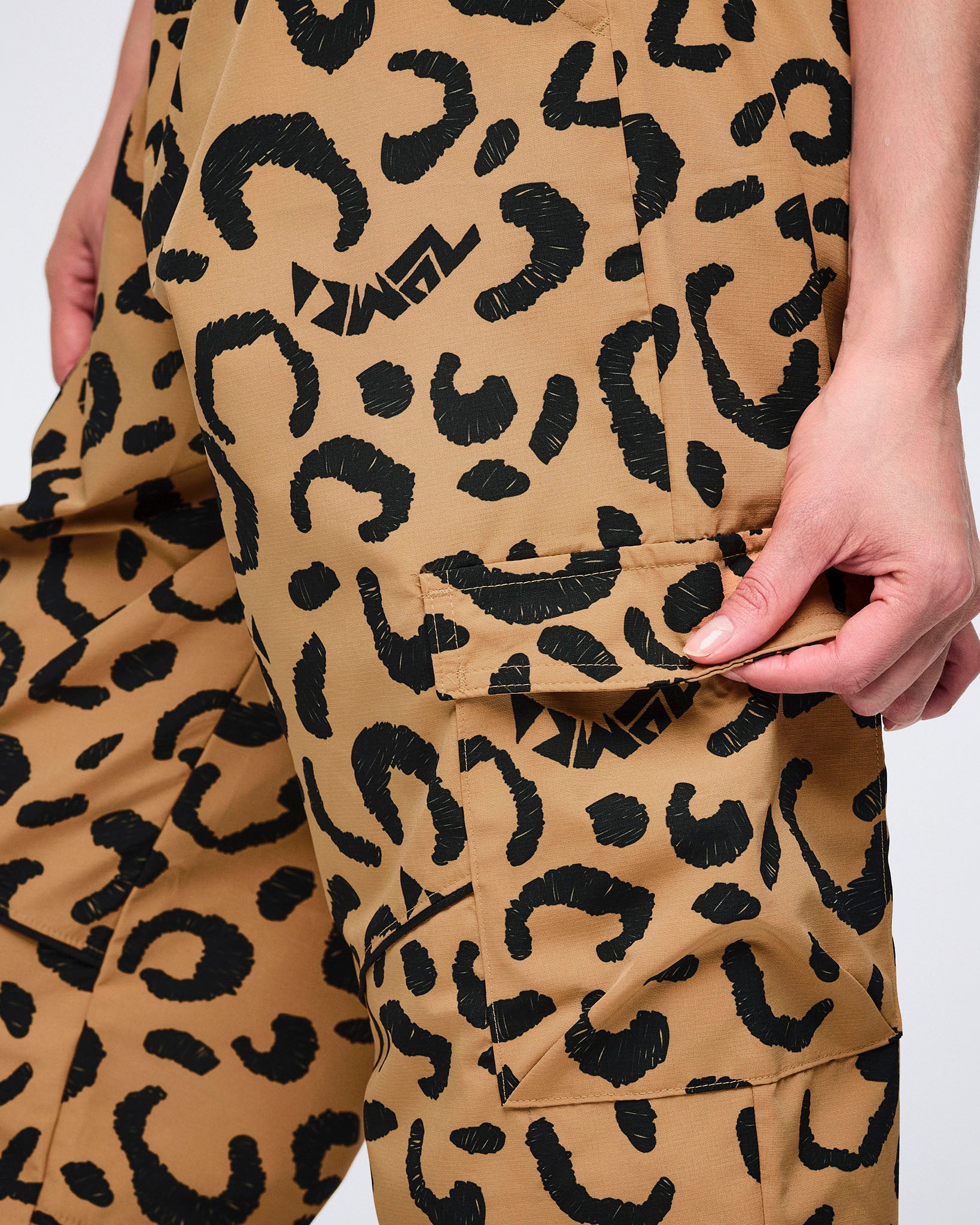 Wildbeat Baggy Woven Cargo Pants – Zumba Wear | STRONG iD