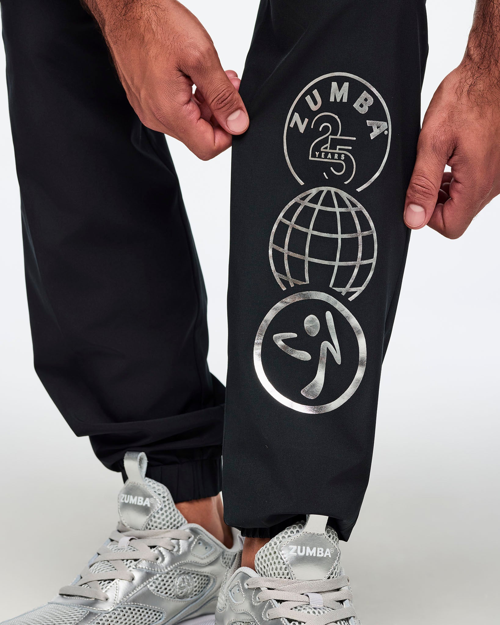 Zumba パンツ<Black/Silver> Zumba 25 Cargo Pants – Zumba Wear | STRONG iD