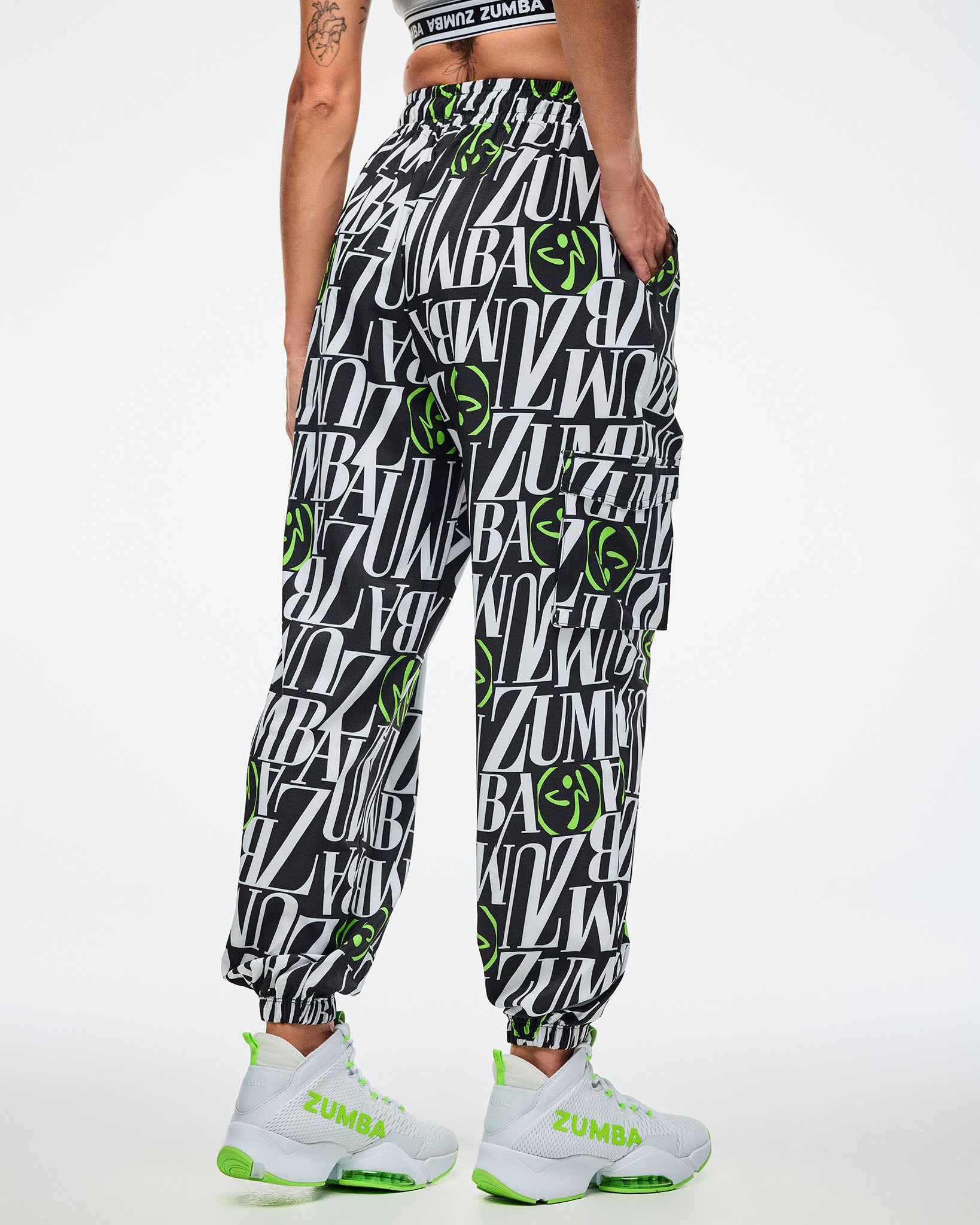 ZUMBA WEAR 総柄 ロングパンツ XS Dale-Z Parachute Cargo Pants - Black/White – Zumba Wear | STRONG iD
