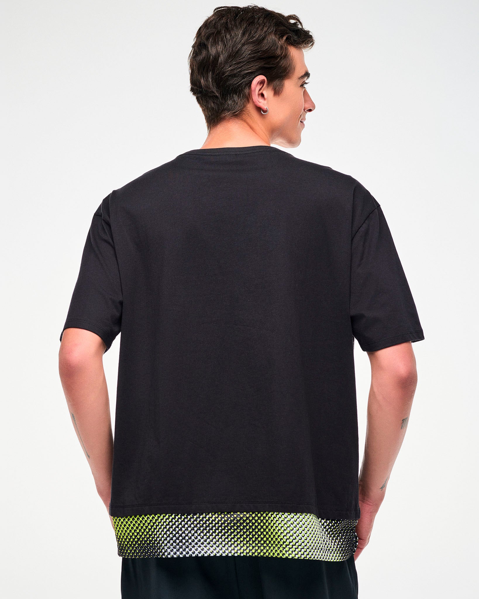 Electric Feel Men's Tee With Double Layered Hem – Zumba Wear