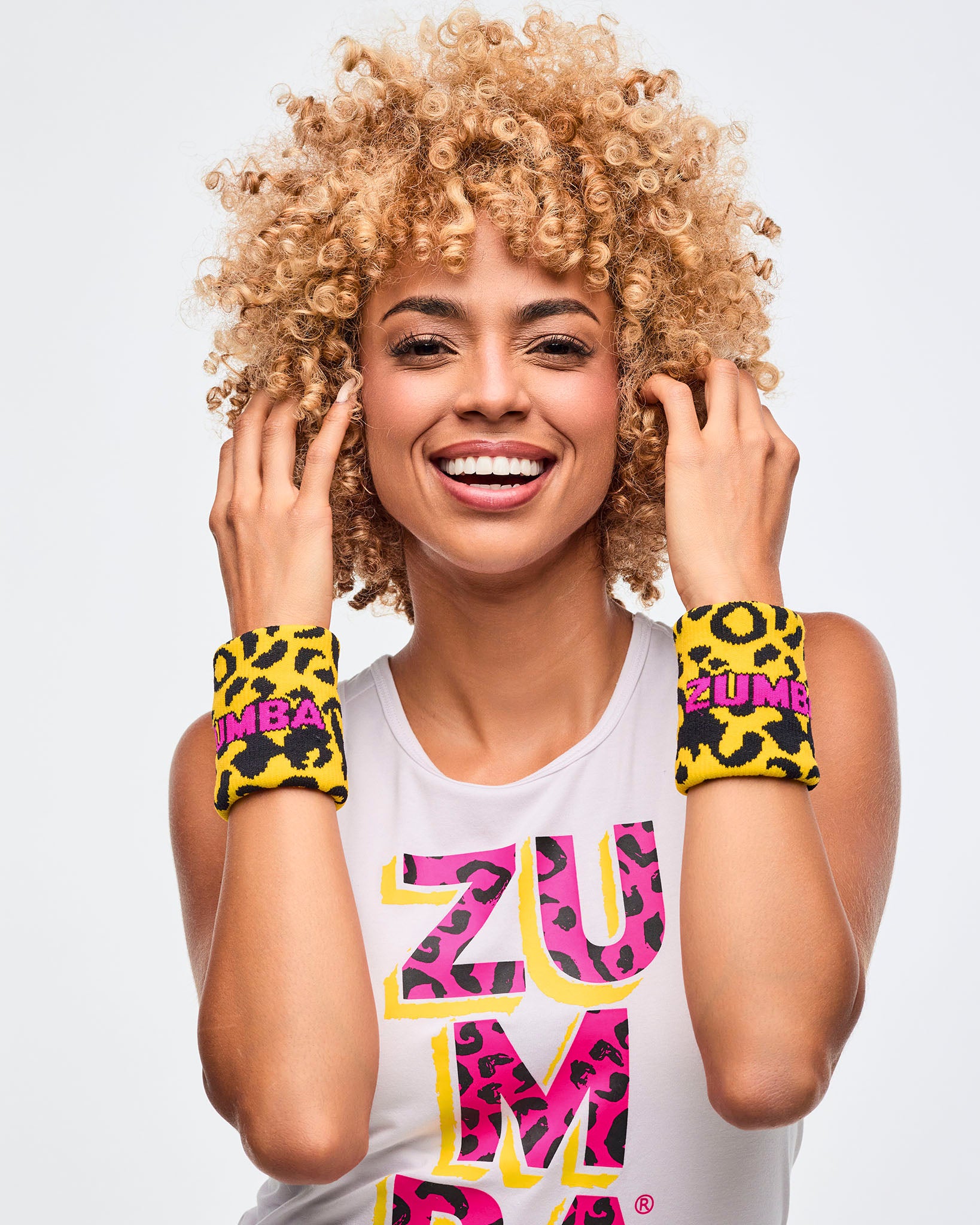 ZUMBA ズンバ DVD49枚 CD48枚 タオル 光る靴紐 ショップバッグ ZUMBA ズンバ DVD49枚 CD48枚 タオル 光る靴紐 ショップバッグ