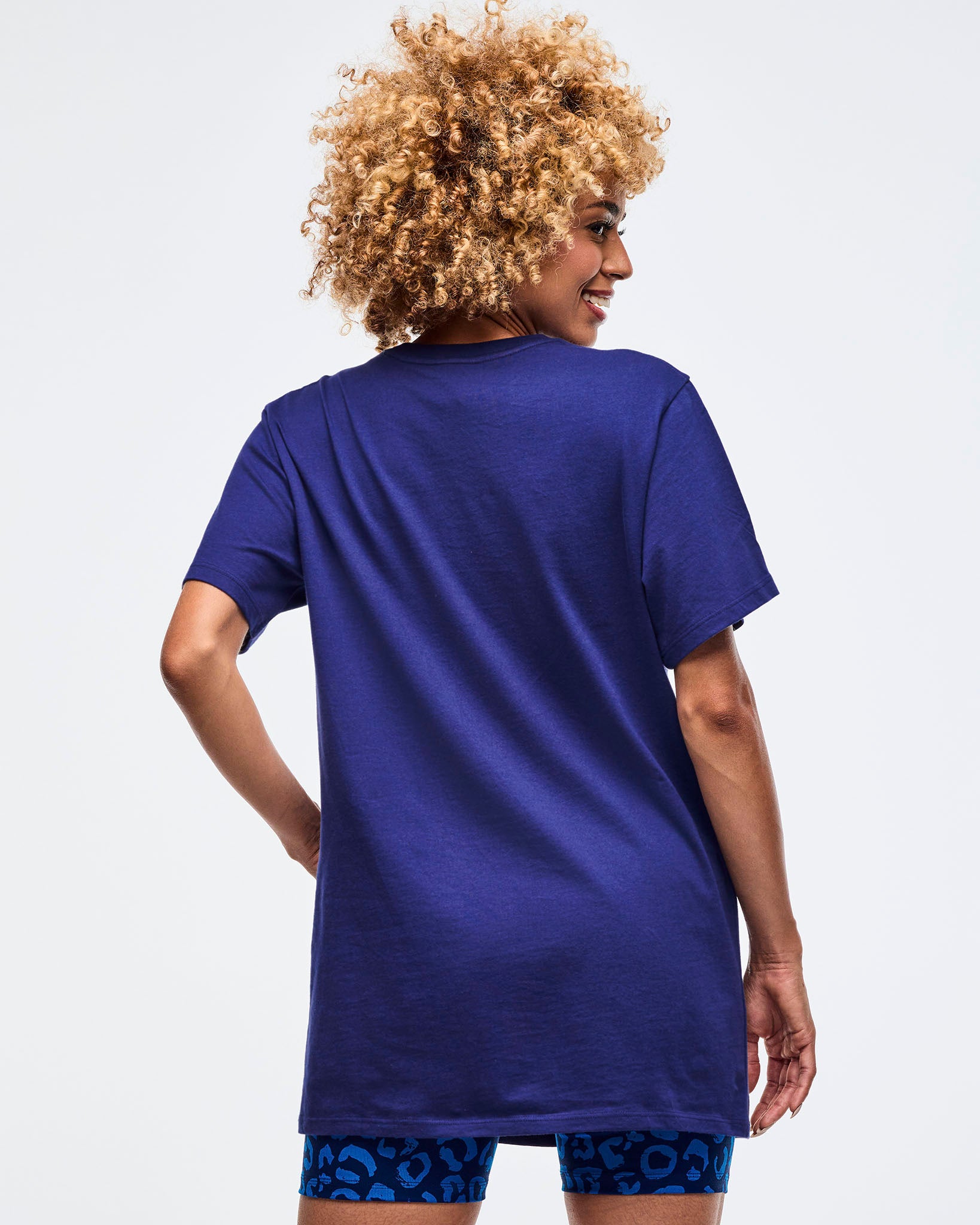 しuz Sizzlin' Crew Neck Tee - Soft Navy – Zumba Wear | STRONG iD